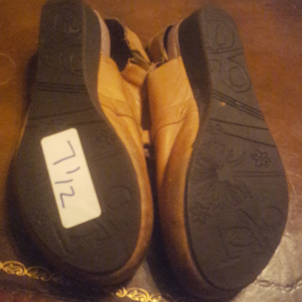 Tan Leather Shoes - Picture 4 of 6